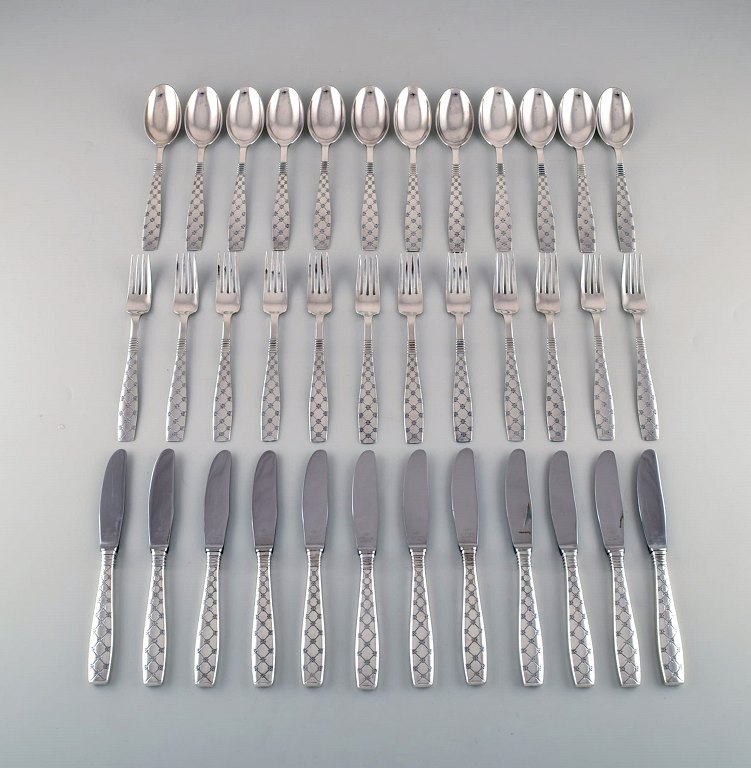 Jens H. Quistgaard (1919-2008), Denmark. Complete Star dinner service for 12 
people in plated silver. 1960 / 70