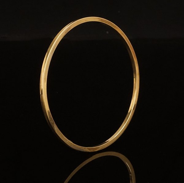 Guldarming i 8kt guld. Indv. diameter: 6,6cm. Tykkelse: 2,5mm