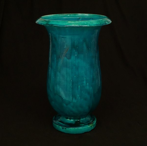 A very large Kähler signed vase. H: 47,5cm. D: 32cm