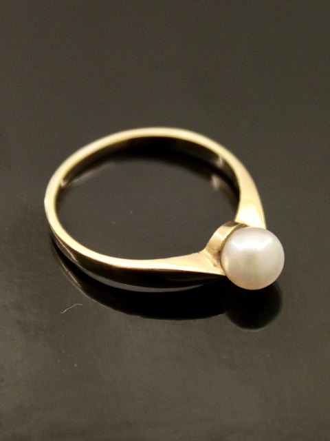 8 carat gold ring size 56 with freshwater pearl