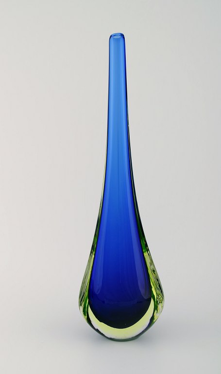 Stor Murano vase i blåt mundblæst kunstglas. Italiensk design, 1960