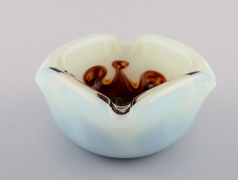 Murano bowl in mouth blown art glass. Italian design, 1960