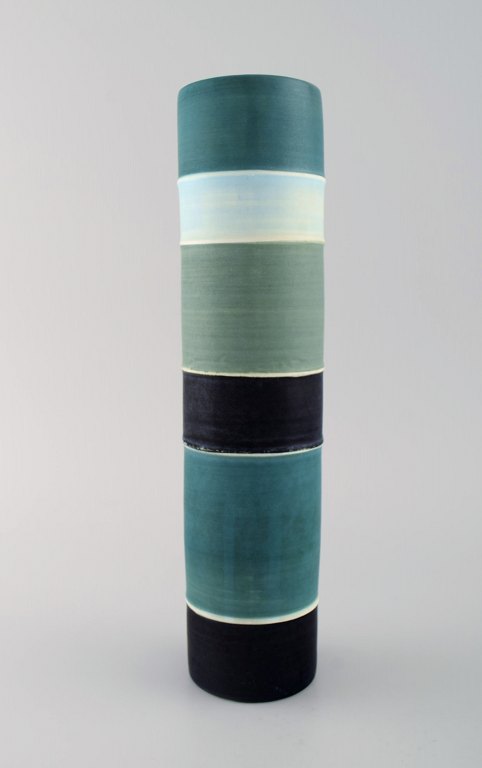 Carl-Harry Stålhane for Rörstrand. Large cylindrical Tema vase in glazed 
ceramics. Striped design. Mid 20th century.
