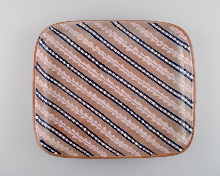 Anna-Lisa Thomson for Upsala-Ekeby. Large dish in glazed stoneware. Striped 
design. Mid-20th century.
