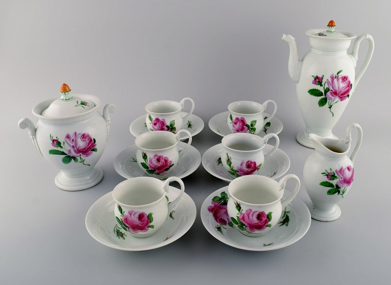 Antique Meissen coffee service in hand-painted porcelain with pink roses for six 
people. Early 20th century.
