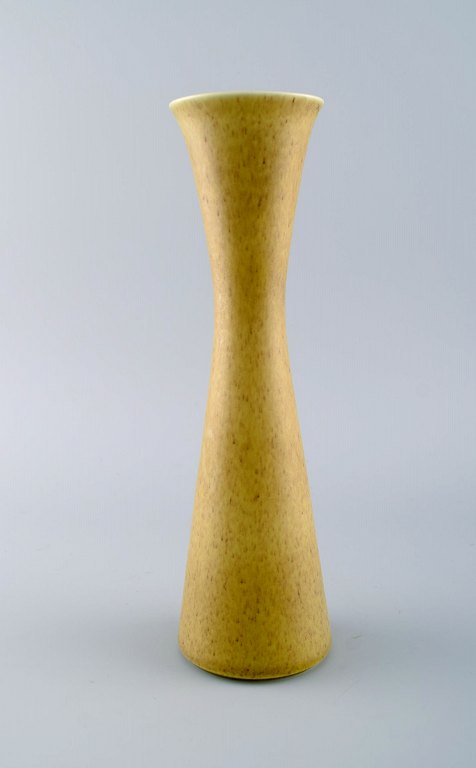 Gunnar Nylund for Rörstrand. Large Granola vase in glazed ceramics. Beautiful 
glaze in yellow shades. 1960s.
