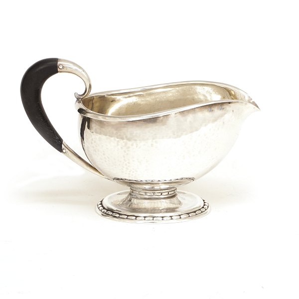 A Georg Jensen sterlingsilver sauce boat. #290B. 1933-44. H: 11,3cm. W: 312gr