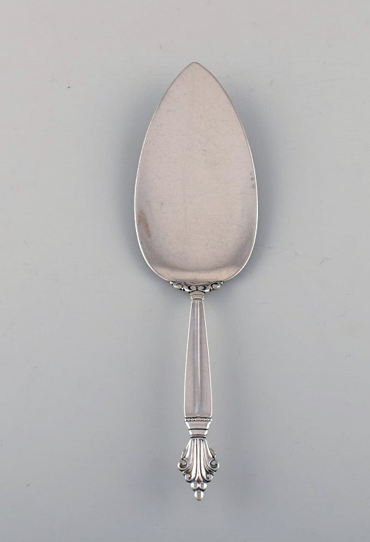 Johan Rohde for Georg Jensen. Large and early Acanthus serving spade in all 
sterling silver. Dated 1928.
