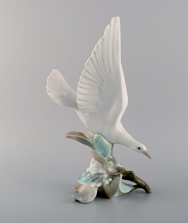 Lladro, Spain. Large porcelain figure. Bird. 1980