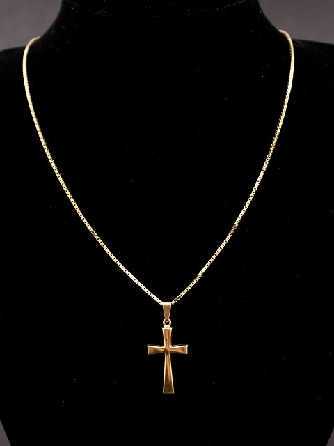 8 carat gold necklace 42 cm. with cross 2.5 x 1.5 cm.