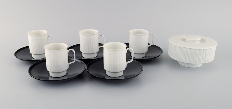 Tapio Wirkkala for Rosenthal. Five porcelain noire mocha cups with saucers and 
sugar bowl in black and white fluted porcelain. Designed in 1962.
