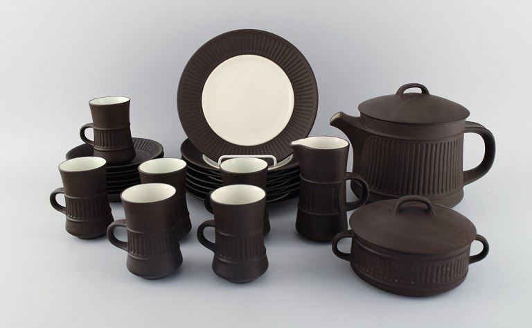 Jens H. Quistgaard (1919-2008), Denmark. Flamestone tea service in stoneware for 
six people. 1960 / 70s.
