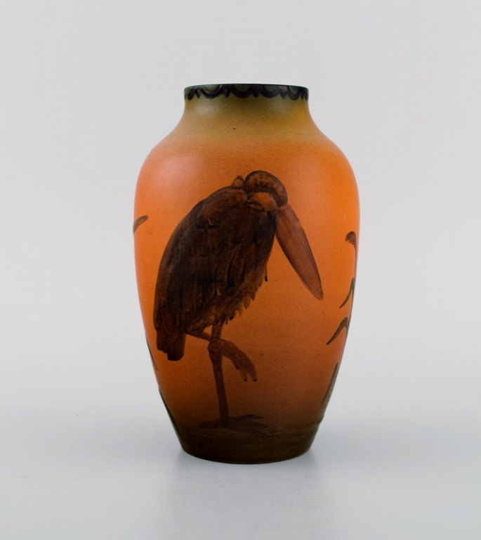 Ipsens enke, Danmark. Sjælden vase med marabou stork i håndmalet glaseret 
keramik. Modelnummer 763. Ca. 1920.
