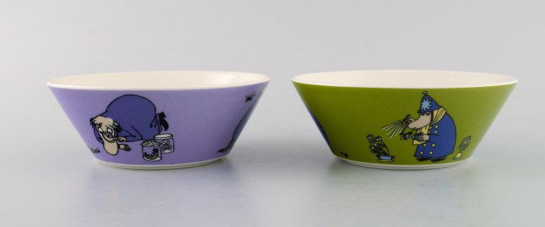 Arabia, Finland. Two porcelain bowls with motifs from "Moomin". Late 20th 
century.
