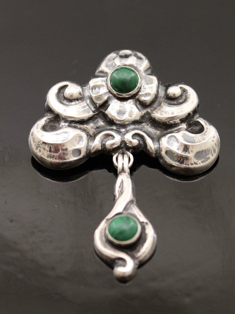 Art nouveau / Art Nouveau silver brooch 4.4 x 6 cm. with green agates