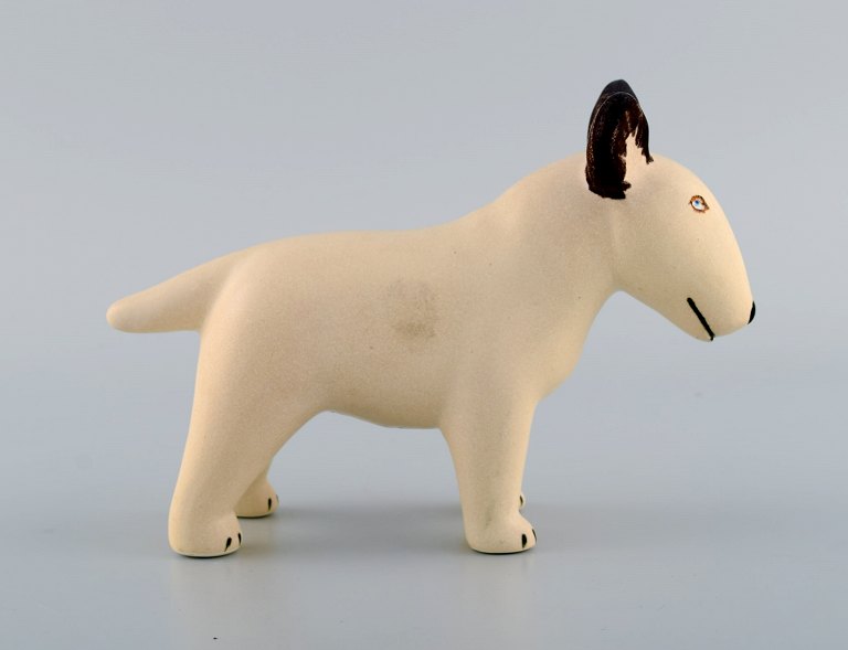 Lisa Larson for Gustavsberg. Engelsk bullterrier i glaseret stentøj. Sent 
1900-tallet.
