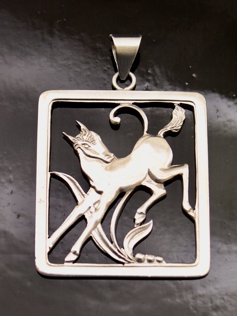 Art Deco 830 silver pendant 3.5 x 4 cm.