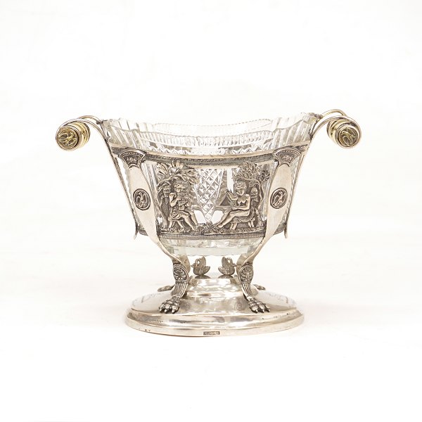 A mid 19th century silver sugarbowl made by Wolfgang Pedersen, Haderslev, 
Denmark, 1825-51. H: 15,5cm. L: 21,5cm