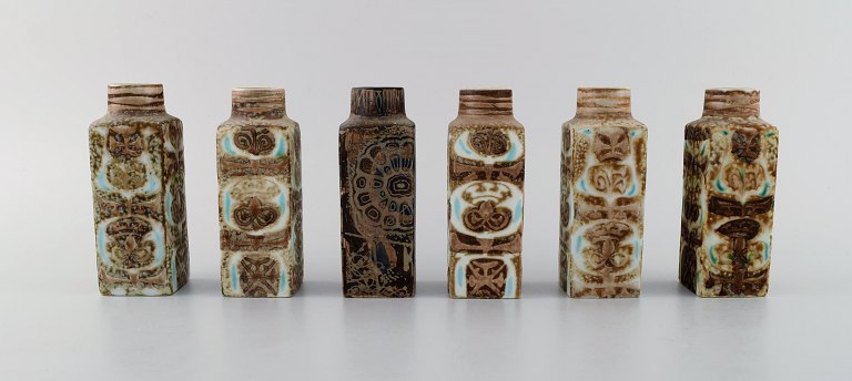 Nils Thorsson and Johanne Gerber for Aluminia, Royal Copenhagen.
Six Baca vases with patterned glaze in shades of green, blue and brown. 1960