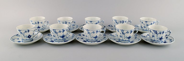Bing and Grondahl blue fluted coffee service in porcelain for 10 people. 1930s.
