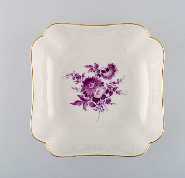 Antique Meissen bowl in hand-painted porcelain with purple flowers and gold 
edge. Ca. 1900.
