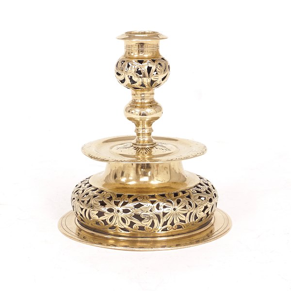 An early brass candlestick. Nürnberg, Germany, circa 1650-1700. H: 16cm