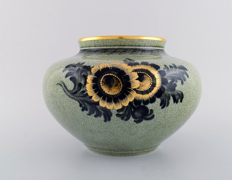 Royal Copenhagen crackled art deco porcelain vase.
Decorated with flowers, gold rim. 1930s.