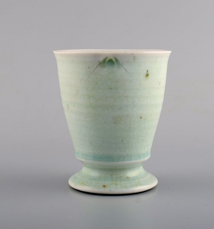 Jane Reumert (1942-2016), Denmark. Unique cup / vase in hand-painted glazed 
stoneware. Beautiful crackled glaze. 1980