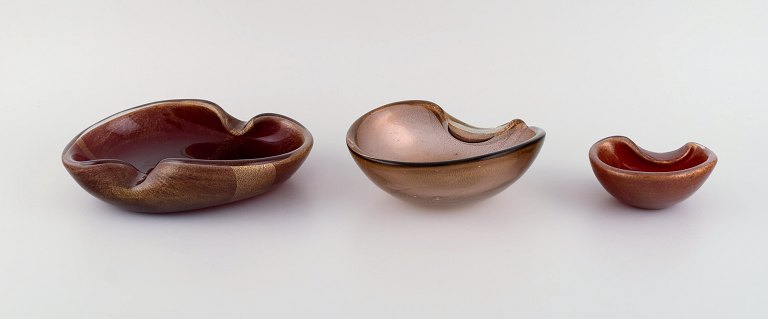 Three organically shaped Murano bowls in mouth blown art glass. Italian design, 
1960s.
