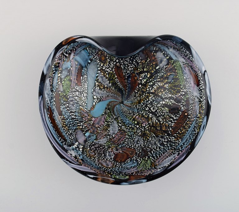 Murano bowl in colorful mouth-blown art glass. Italian design, 1960s.
