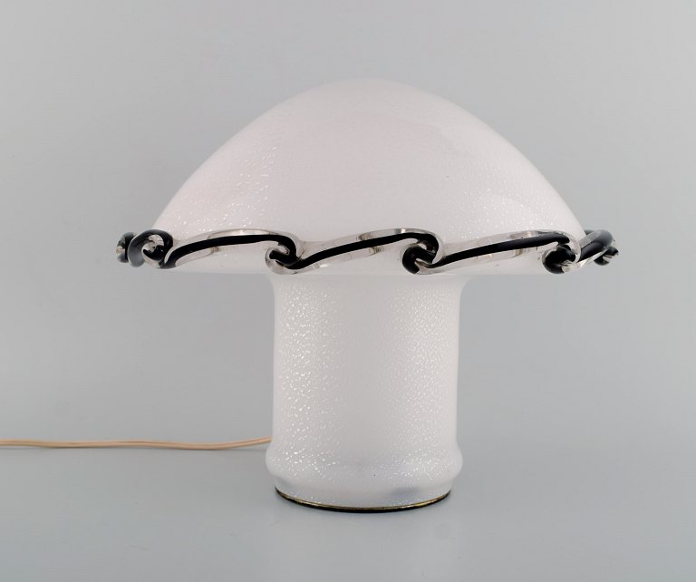 Murano bordlampe i hvidt mundblæst kunstglas med sort kant. Italiensk design, 
1960