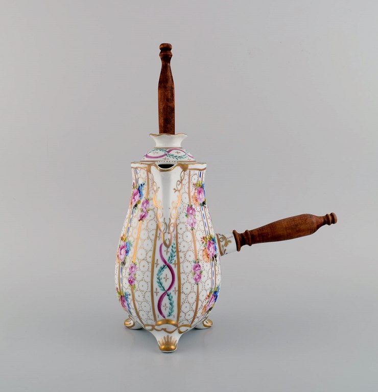 Limoges chocolate pot in hand-painted porcelain with floral and gold decoration. 
Handle and stirring rod in turned wood. 1920