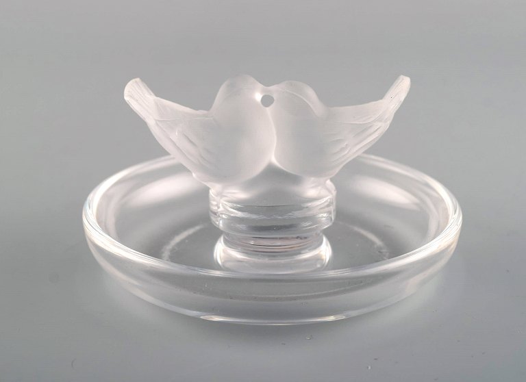 Lalique jewelry bowl in clear frosted art glass with birds. 1980s.
