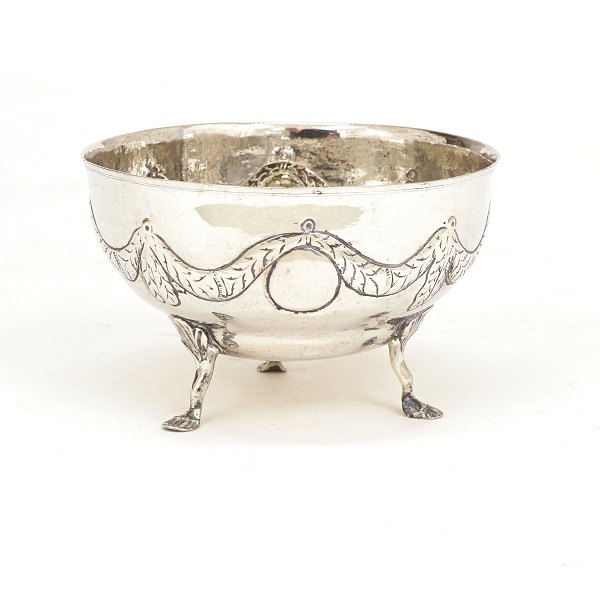 Hans Olsen Lund, Aarhus, Denmark: A silver sugar bowl. Made circa 1780. H: 
8,5cm. D: 13,5cm. W: 243gr