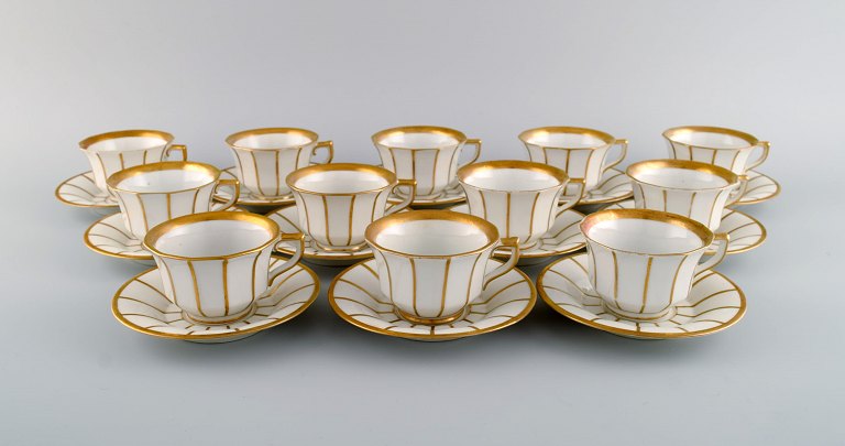 Twelve antique Royal Copenhagen Angular 447 coffee cups with saucers in 
hand-painted porcelain with gold decoration. Late 19th century.
