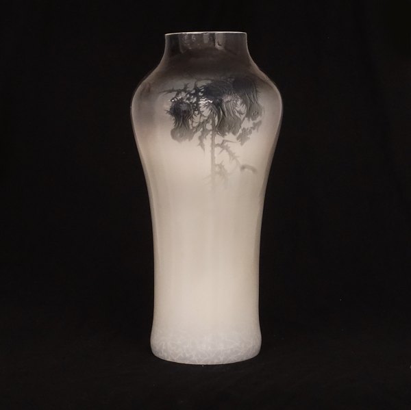 Bertha Nathanielsen, 1869-1914, für Royal Copenhagen: Grosse Vase aus Porzellan. 
H: 53cm