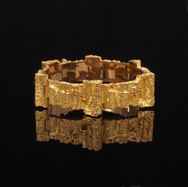 A 14kt gold bracelet by Lapponia. L: 19cm. W: 53,5gr