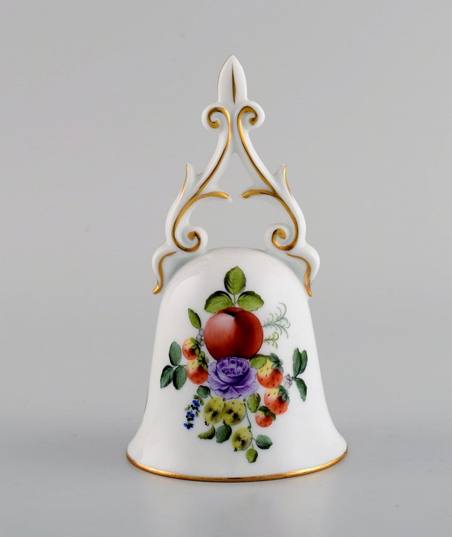 Herend table bell in hand-painted porcelain with flowers and gold decoration. 
1980s.
