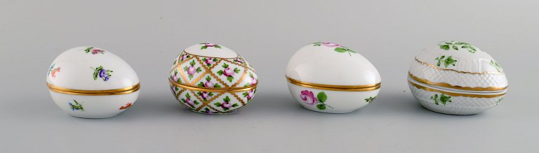 Four Herend eggs in hand-painted porcelain. 1980s.
