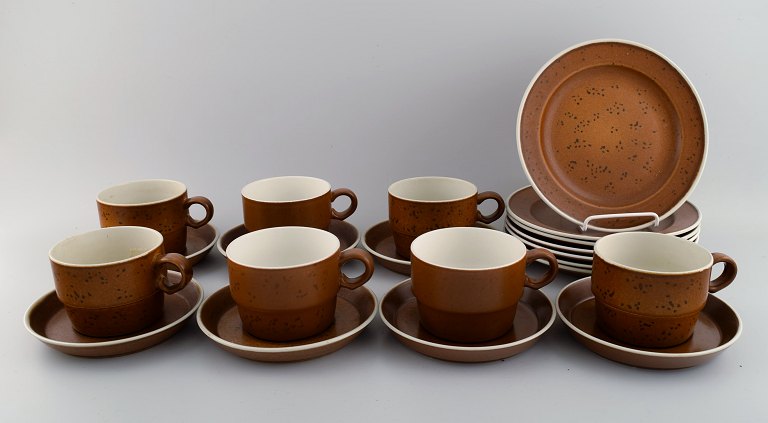 Stig Lindberg for Gustavsberg. Coq coffee service for seven people. Rustic 
design, 1960s.
