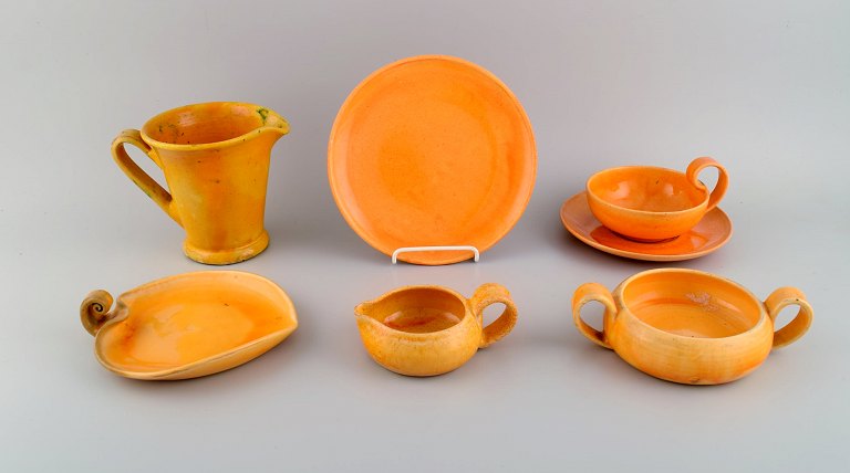 Kähler, Denmark. Egoist tea set in glazed stoneware. Beautiful yellow uranium 
glaze. Mid-20th century.
