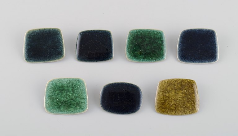 Ole Bjørn Krüger (1922-2007), Danish sculptor and ceramicist. Seven unique 
brooches in glazed stoneware. 1960s / 70s.
