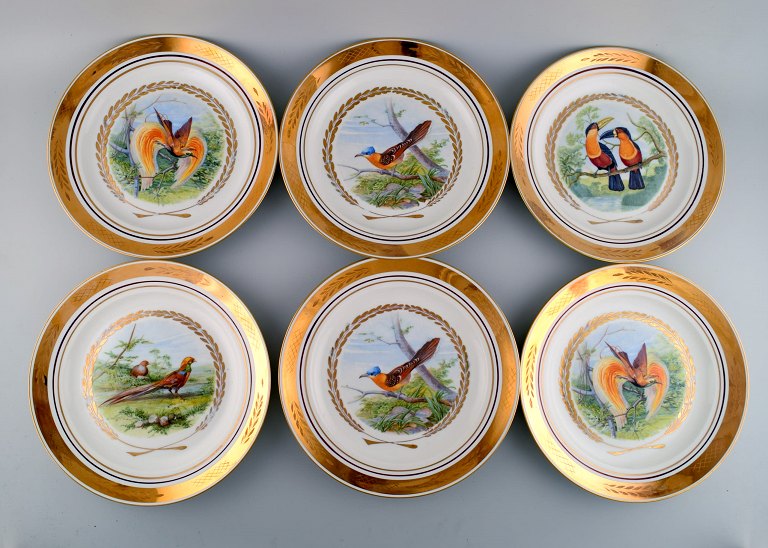 Royal Copenhagen. Set of six large dinner / decoration plates with hand painted 
bird motifs. Dated 1959.
