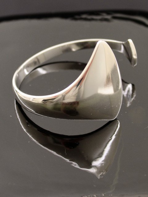 Hans Hansen sterling silver "peak" arm ring