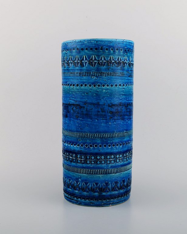Aldo Londi for Bitossi. Cylindrical vase in Rimini-blue glazed ceramics with 
geometric patterns. 1960s.
