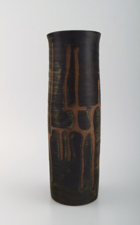 Europæisk studio keramiker. Vase i glaseret keramik. Smuk glasur i brune 
nuancer. 1960/70