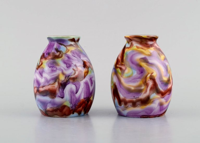 A pair of Zsolnay vases in glazed porcelain. Beautiful polychrome glaze. 1930s.
