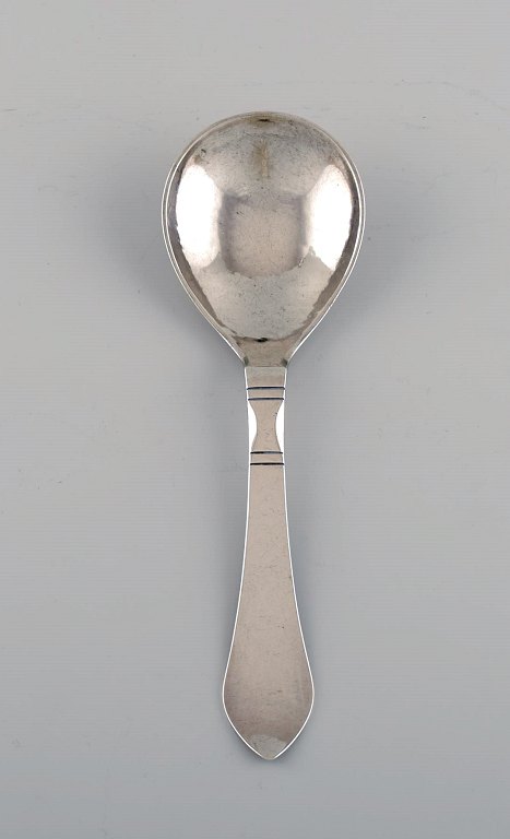 Georg Jensen Continental serving spoon in silver. Dated 1915-1930.
