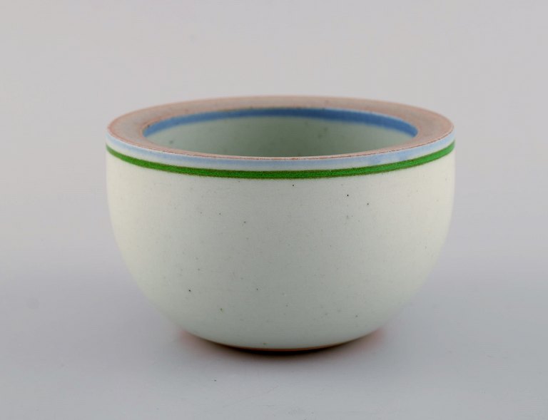 Bodil Manz (b. 1943), Denmark. Unique bowl in hand-painted glazed ceramics. 
1980s.
