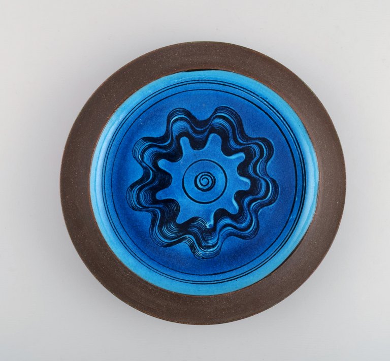 Kähler, Denmark. Glazed stoneware dish in modern design. 1960s.
